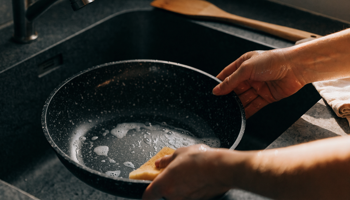 Washing a non-stick frying pan with a soft sponge